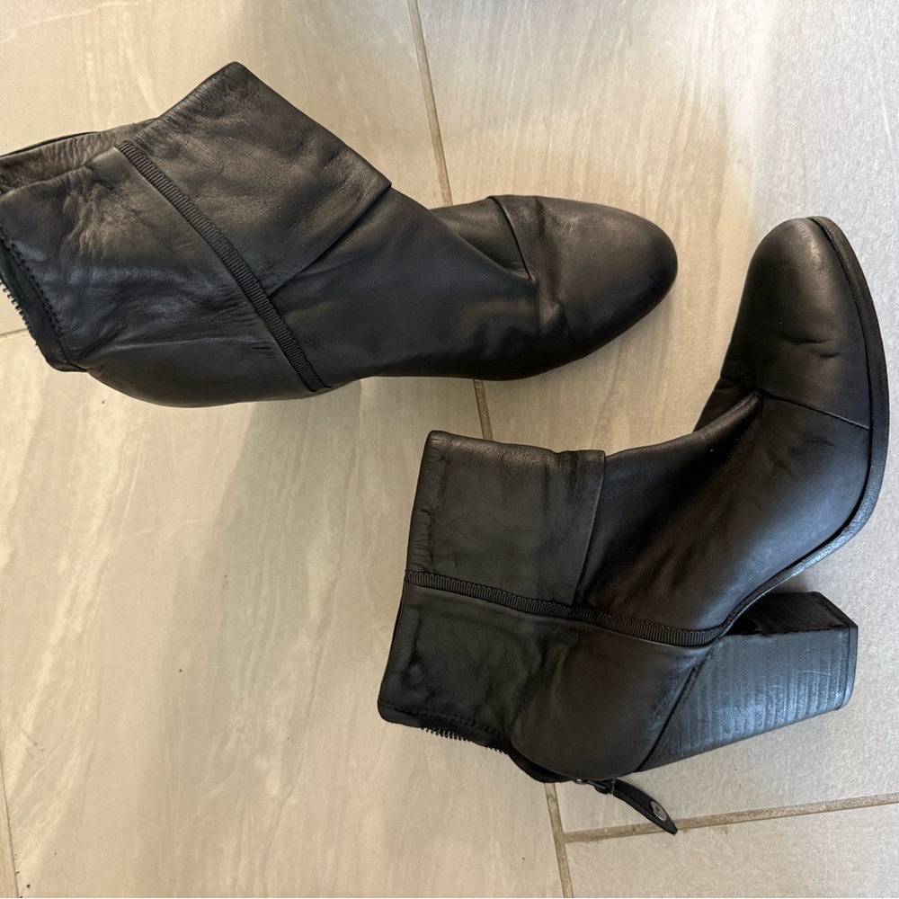 Rag & Bone size 8 Black Leather Ankle Boots